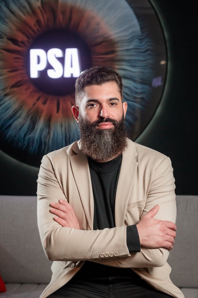 Alex Missiano, desenvolvedor de líderes, em retrato de estúdio.